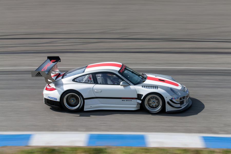  Porsche 911 GT3 R 2013 года  (фото 11 из 12)